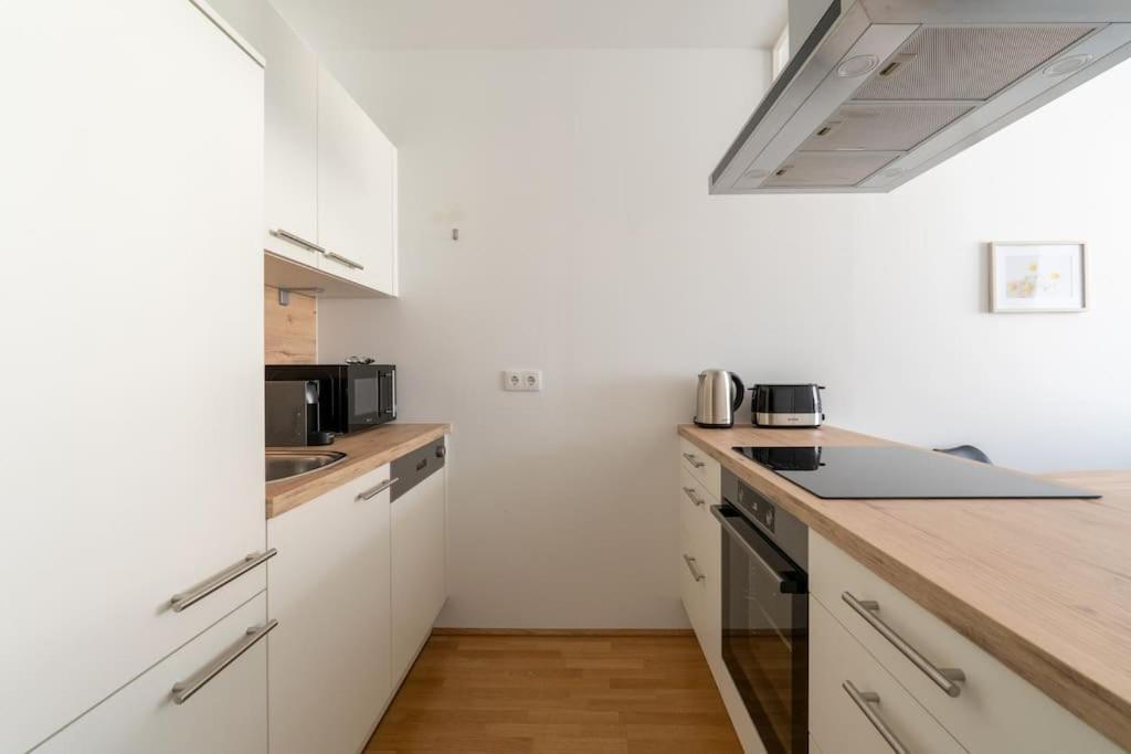 Spotless 1br, Quick Link By Hm *