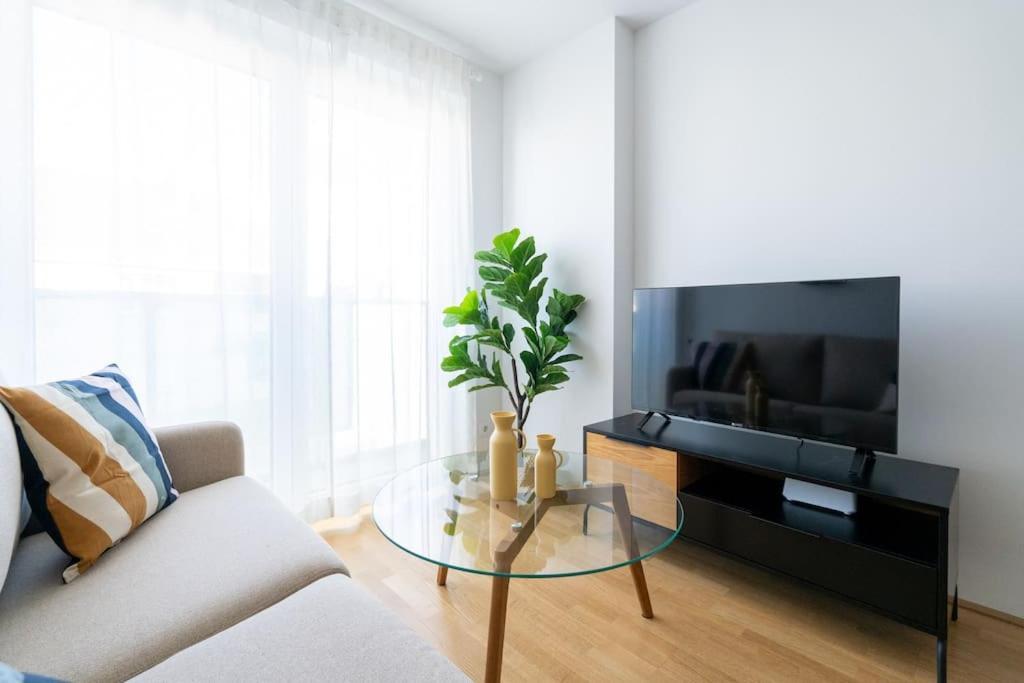 Spotless 1br, Quick Link By Hm Vienne